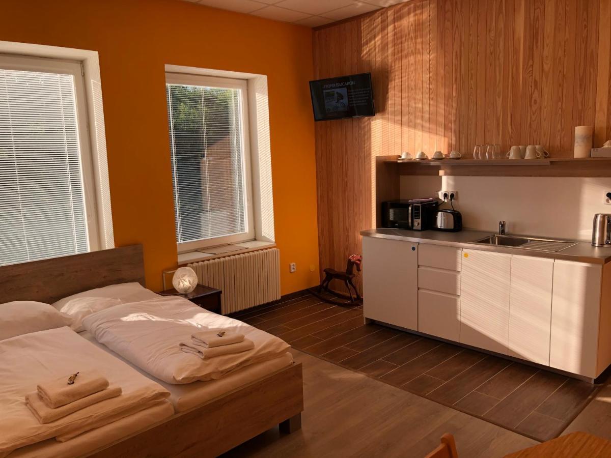Dnm Inn Korycany Zewnętrze zdjęcie