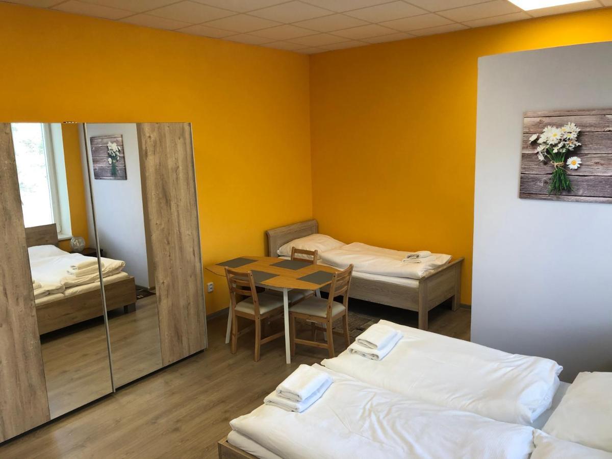 Dnm Inn Korycany Zewnętrze zdjęcie